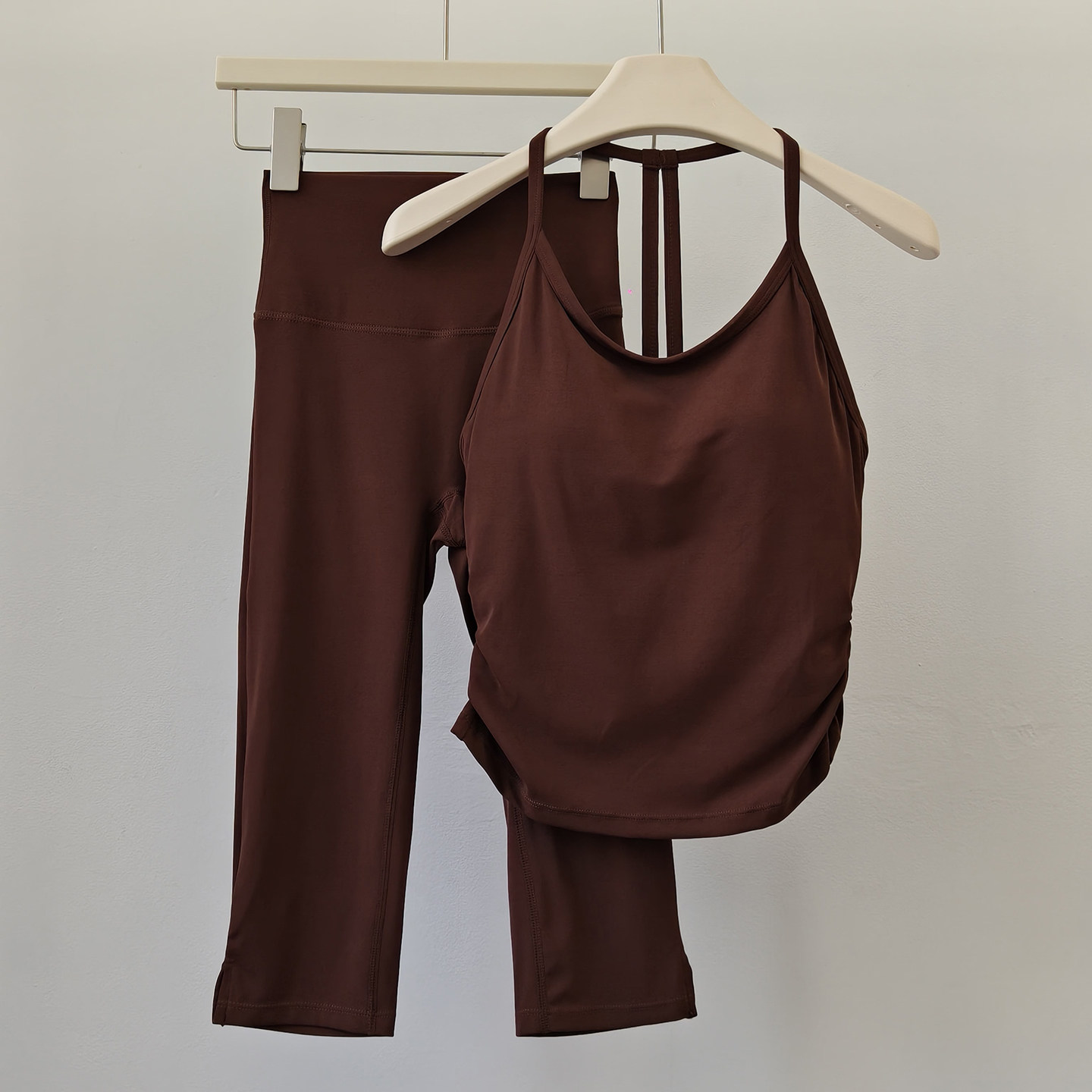 ヨガウェア スリムフィット プッシュアップベスト 胸パッド付 - Underwire Bra Padded のレビューと価格