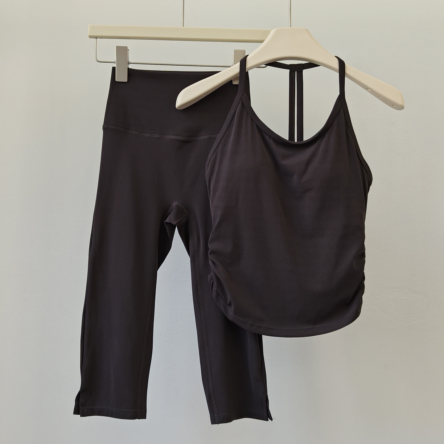 ヨガウェア スリムフィット プッシュアップベスト 胸パッド付 - Underwire Bra Padded のレビューと価格